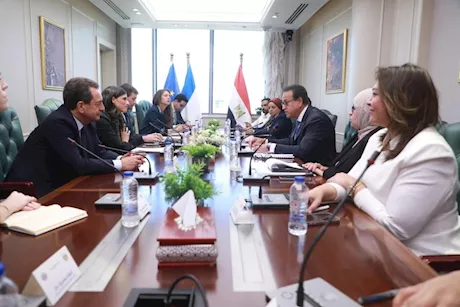 مصر وفرنسا تبحثان تعزيز التعاون في القطاع الصحي