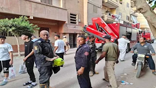 أبطال تحت الركام.. كواليس انتشال جثمان ضحية انهيار عقار طلخا (فيديو وصور)