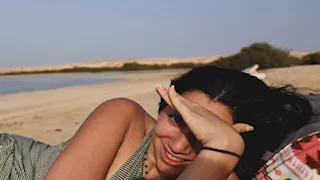 على البحر.. فدوى عابد تنشر مجموعة صور من عطلتها الصيفية في مرسى علم