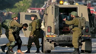 استعدادا لهدم منزلين.. جيش الاحتلال يعتقل 13 فلسطينيا في نابلس