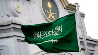 السعودية تنفي استهداف ميناء الحديدة وتؤكد استمرار الملاحة بالموانئ اليمنية