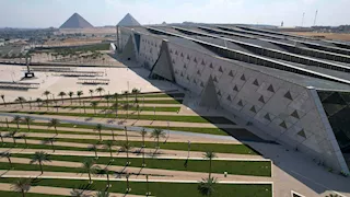 وزير السياحة يؤكد أهمية التحول الرقمي وتعظيم إيرادات المتحف المصري الكبير
