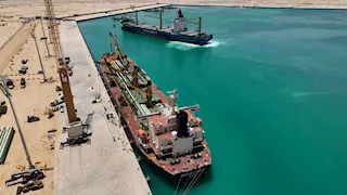محطة "ترانس كارجو" بالسخنة تستقبل أول سفينتين بعد التشغيل التجاري