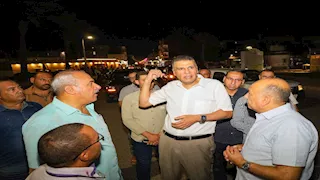 تمهيدًا لإنشاء ممشى حضاري.. محافظ جنوب سيناء يتفقد شارع المنشية بالطور (صور)