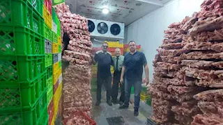 محافظ الجيزة: ضبط 42 طن لحوم ودواجن فاسدة ومنشآت مخالفة بالأسواق (صور)