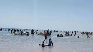 شواطئ مجانية وصفر حوادث غرق.. رأس سدر تتصدر المشهد السياحي بجنوب سيناء