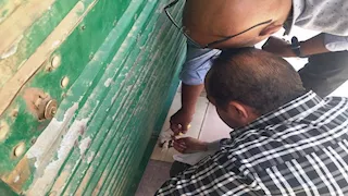 بالصور.. غلق وتشميع 7 محال مخالفة لشروط الترخيص بحي جنوب أسوان 