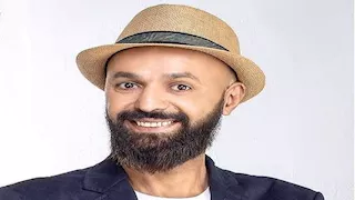 في العناية المركزة.. تفاصيل الحالة الصحية للشاعر عادل سلامة