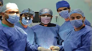 مجمع السويس الطبي ينجح في توطين جراحات الوجه والفكين الدقيقة