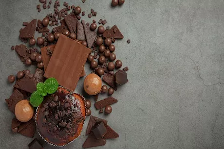 هل يساعد أكل الشوكولاتة الداكنة على تجديد الخلايا الجذعية؟