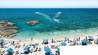 تحت الاختبار.. مسيرات تراقب البحر وتلقي عوامات لمنع حالات الغرق بفرنسا