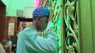 مجاذيب على عتبة سلطان الصعيد.. حكايات العشق في رحاب مسجد الفرغل بأسيوط -فيديو وصور