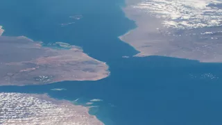 اليمن: الحوثيون يستخدمون مضيق باب المندب لمحاكاة الضغط الإيراني