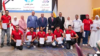وزير العمل يسلم عقودًا للشباب وذوي الهمم ويكرم خريجي التدريب بالإسكندرية
