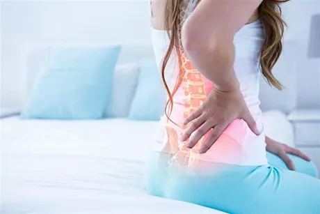 هل تعانين من آلام الظهر بعد الولادة القيصرية؟ نصائح منزلية لتخفيفها