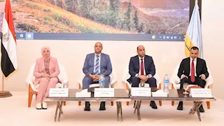 وزير العمل يسلم 250 عقد عمل للشباب وذوي الهمم في الإسكندرية - صور