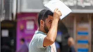 "حرارة ورطوبة ورياح مثيرة للرمال بهذه المناطق".. توقعات طقس الخميس