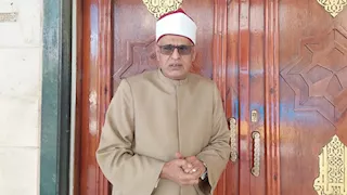 تعرض لاعتداء أثناء عمله.. وكيل أوقاف الإسكندرية يزور عامل مسجد العزيمة