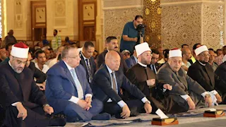 وزير الأوقاف ونقيب الأشراف ومحافظ القاهرة يؤدون صلاة الجمعة بمسجد مصر بالعاصمة الجديدة