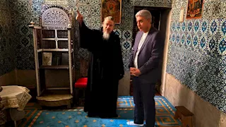 بالصور.. وزير السياحة والآثار يزور دير سانت كاترين ويلتقي الأنبا سيميون مطران الدير