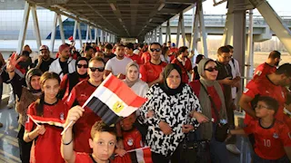 إقبال كثيف على المونوريل للمشاركة في فعاليات منطقة المشجعين فان زون بالنهر الأخضر