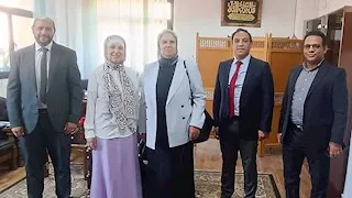 تنظيم الإعلانات يبحث استخدام الطاقة المتجددة لإنارة اللوحات بالطرق