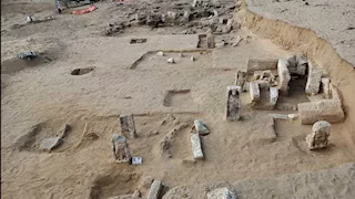 كشف أثري جديد في دمياط.. العثور على شواهد قبور وتوابيت وتمائم بتل الدير