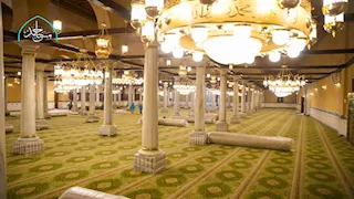 إمام مسجد الحسين يروي حكاية "باب السر" وعلاقته بالمقام الشريف
