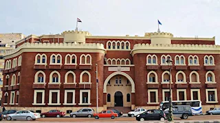 "لا يمس العمل".. جامعة الإسكندرية تحسم الجدل بشأن الحكم الصادر ضد أحد عمداء كلياتها