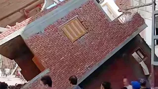 انهيار منزل حديث الإنشاء بقرية في الدقهلية