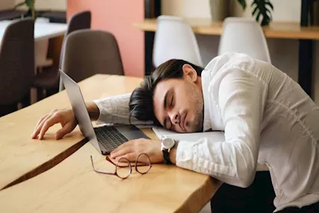 أشهر أسباب الإرهاق المستمر- هكذا يمكنك استعادة طاقتك   