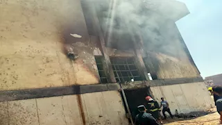 السيطرة على حريق تانكات زيت بمصنع الهدرجة في سوهاج 