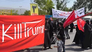 "اقتلوا ترامب".. دعوات للثأر من أمريكا وإسرائيل خلال مراسم تشييع جثمان خامنئي (فيديو- صور)
