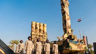 الأقوى في الشرق الأوسط.. الظهور الأول لمنظومة S-300VM Antey-2500 خلال افتتاح الأوكتاجون