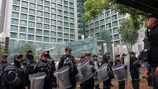 كلاب بوليسية وطائرات مسيرة.. لماذا شددت المكسيك الحراسة على منتخب إنجلترا؟