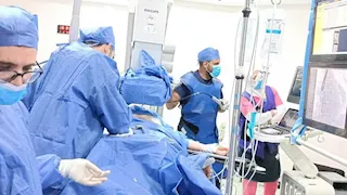 نجاح أول عملية إصلاح للصمام الميترالي بالقسطرة دون جراحة قلب مفتوح بـ"زايد التخصصي"
