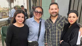 بالصور| إلهام شاهين تعلن انتهاء تصوير فيلم الحافي