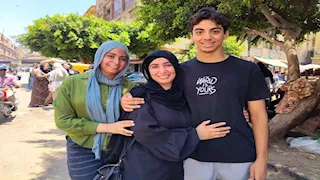 "أنا أم وأب من 14 سنة".. قصة كفاح مؤثرة لوالدة توأم بالثانوية العامة في الشرقية