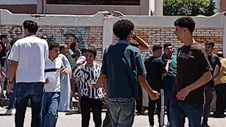 القطعتين أصعب من بعض.. آراء طلاب الثانوية بالمنيا في امتحان اللغة الإنجليزية 