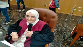 هزمت السرطان وحققت حلمها.. باحثة تناقش الدكتوراه بعمر 83 عامًا في جامعة المنصورة