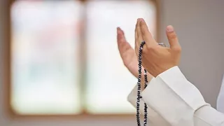 الأزهر للفتوى يوضح آداب الدعاء: لا تقتصر عليه وقت الشدائد فقط