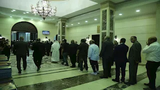 "بحضور شوبير وجمعة".. بدء عزاء والدة طارق قنديل عضو مجلس إدارة الأهلي