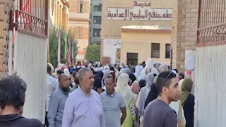 تفتيش إلكتروني ومياه مبردة.. وكيل تعليم أسيوط يتفقد لجان الثانوية العامة