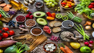 6 أطعمة تناولها قبل النوم لتقليل التوتر وتهدئة الأعصاب 