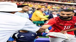 بعد مقابلة محمد صلاح.. صامويل جاكسون يتابع مباريات كأس العالم- صور