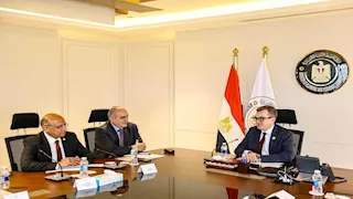 وزير التخطيط يبحث مستجدات تطبيق "موازنة البرامج والأداء" وإدارة الاستثمارات الحكومية