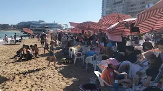 "الموج غضبان".. منع نزول البحر بمعظم شواطئ الإسكندرية (صور)