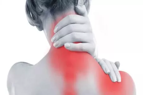 قد يكون تشنجات الرقبة علامة على التوتر.. طرق لتخفيفه بشكل طبيعي