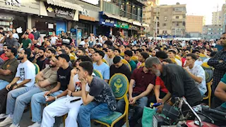 أفراح بين شوطي اللقاء.. جماهير الشرقية تحتفل بهدف مصر فى الأرجنتين -صور 