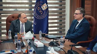 هيئة الدواء تبحث مع شركة بولندية توطين تصنيع المتتبعات الإشعاعية في مصر